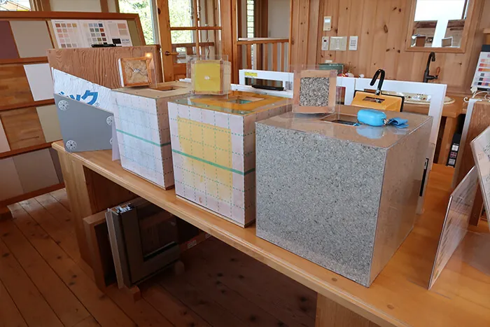 断熱材の違いを比較できる防音の展示キューブ